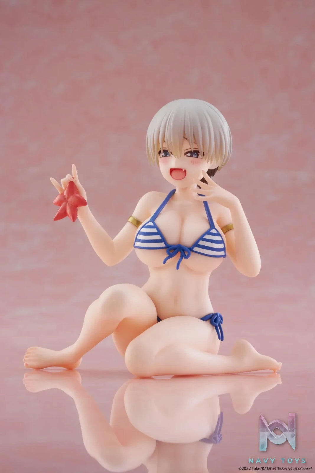 Taito – Uzaki-chan Wants to Hang Out! Desktop Cute Figure – Hana Uzaki Swimsuit Version on the Beach (Licensed)