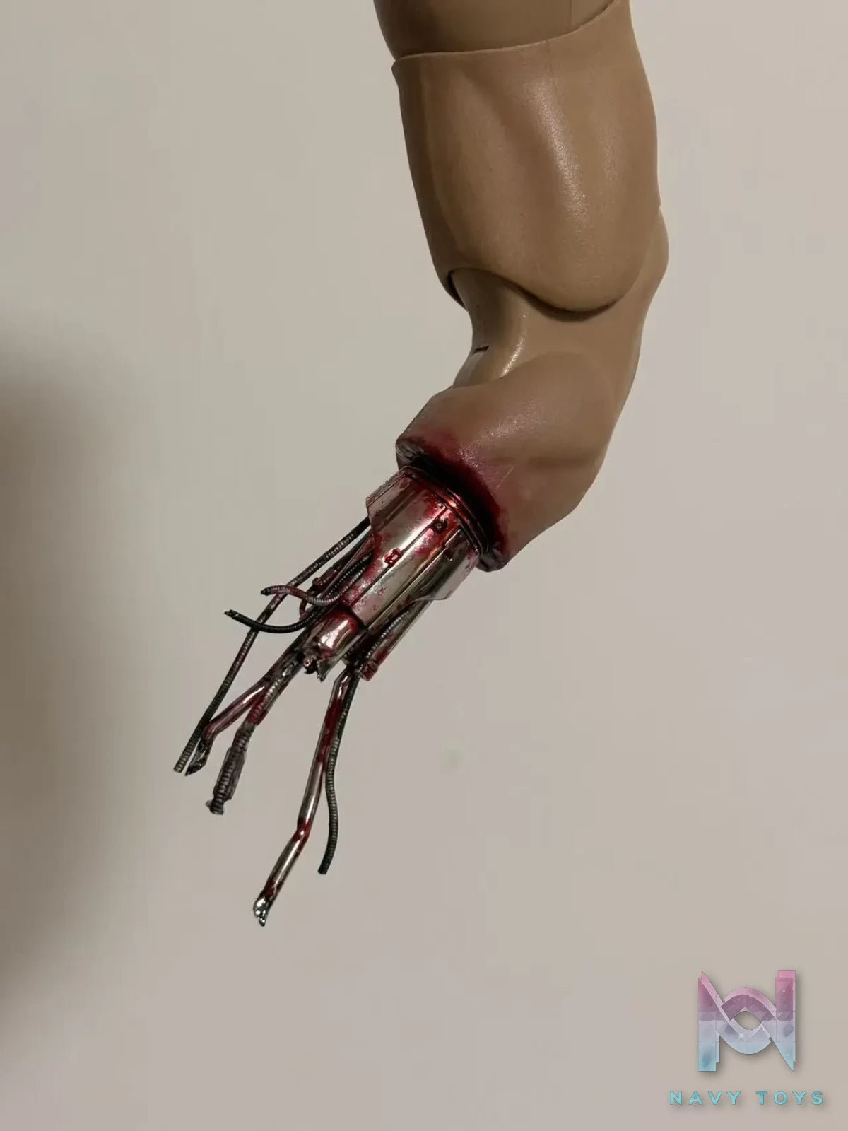 INSTANT TOYS – Battle‑Damaged Mechanical Arm & Pristine Mechanical Arm Set The Terminator