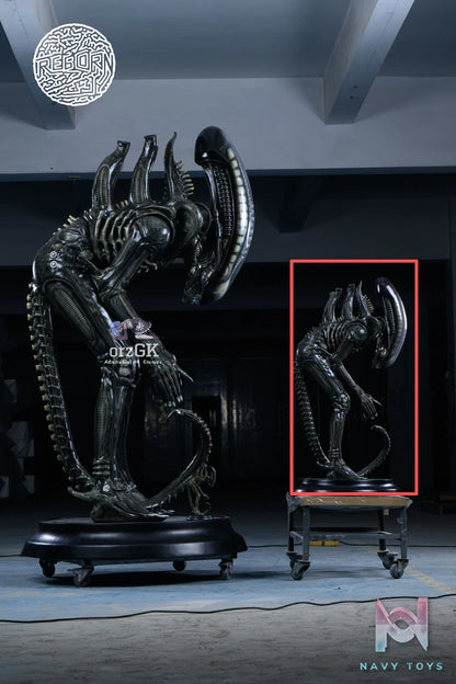 Reborn Studio – Alien Bowing Alien