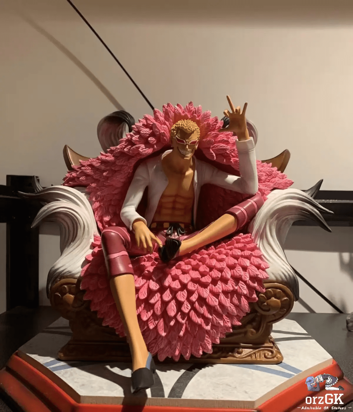 Hong Man Bar Studio - One Piece Seated Donquixote Doflamingo resin statue Navy Toys anime figure