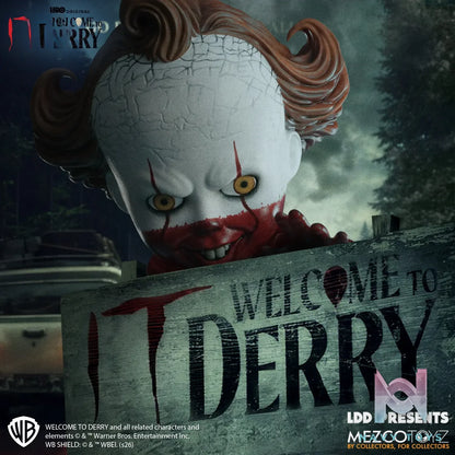 Mezco Studio – IT: Welcome to Derry – Pennywise Action Figure (Licensed)
