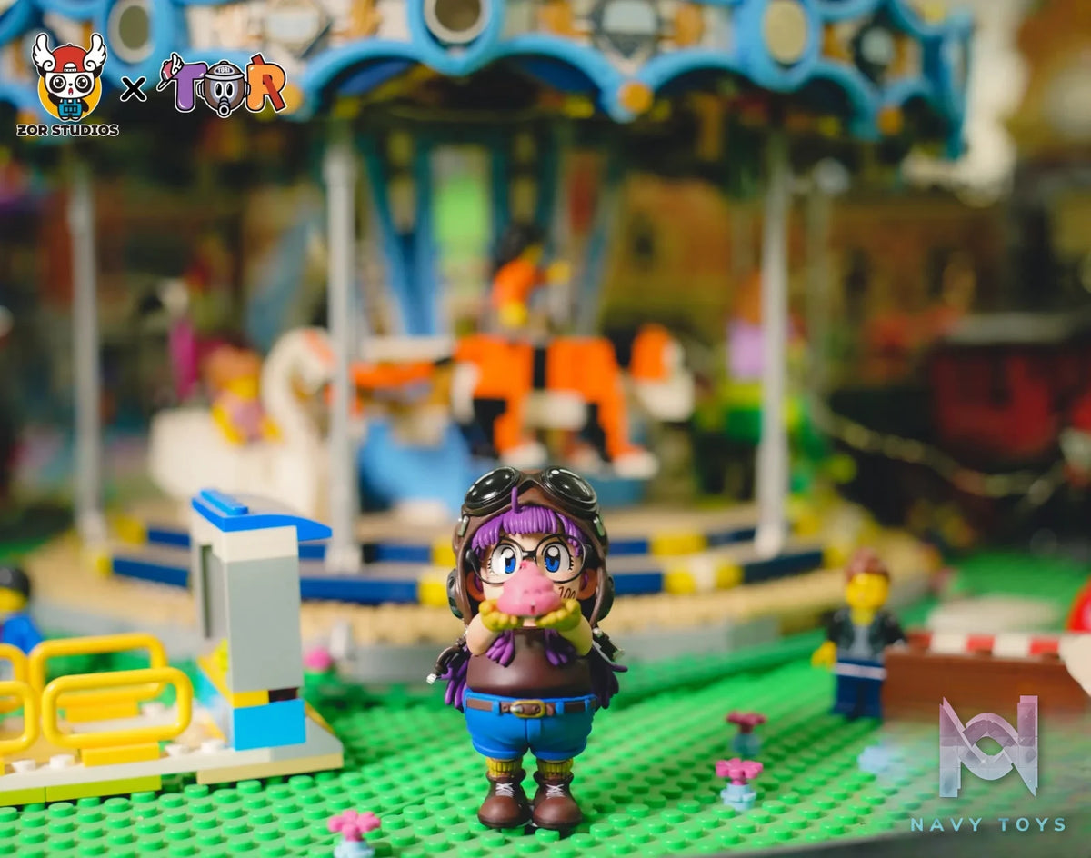 ZOR Studio – Arale Series 002 Holding Poop Dr. Slump