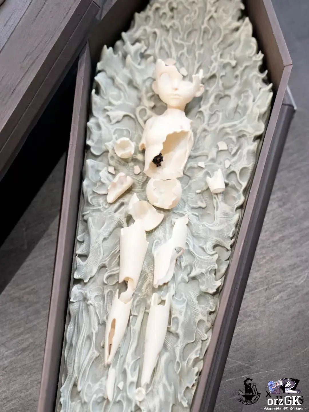 Black dog pulling coffin of Casca - Berserk - BIHS Studio resin statue Navy Toys anime figure