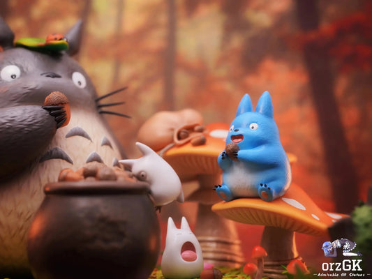Long Miao Studio - My Neighbor Totoro Totoro Eating Acorn resin statue Navy Toys anime figure