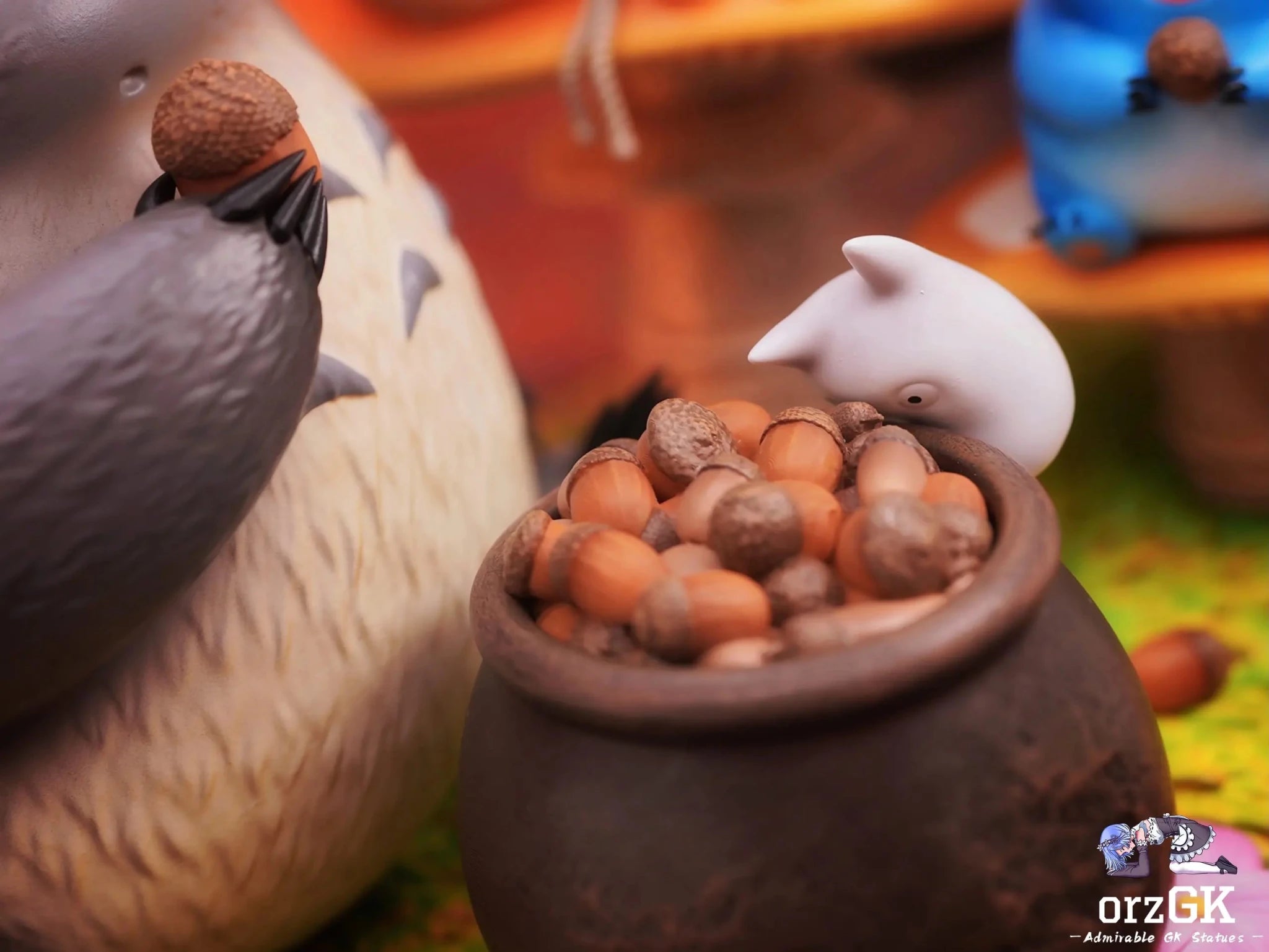 Long Miao Studio - My Neighbor Totoro Totoro Eating Acorn resin statue Navy Toys anime figure