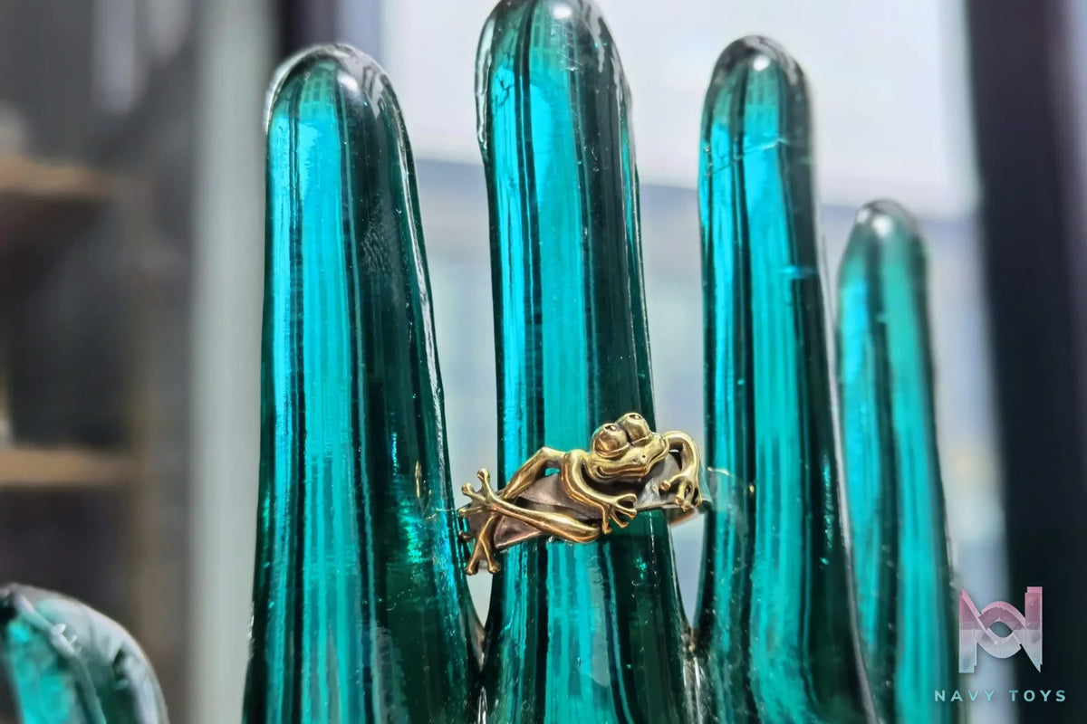 Raven Studio (silver jewelry) – Original Exclusive “Kiss Me” Frog Prince Ring Original