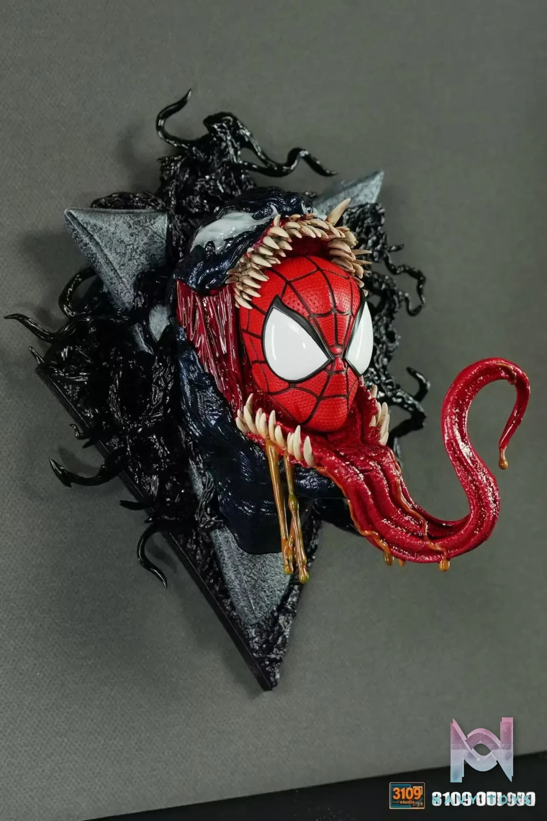3109 Studio – Spider-Man Venom Wall-Mounted Dual Scale Spider-Man