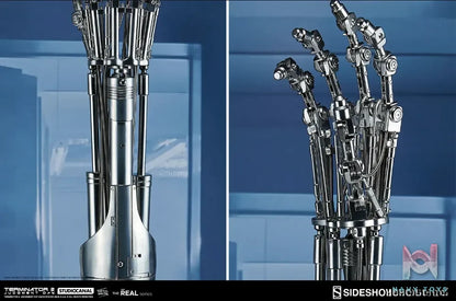 Sideshow Collectibles – Terminator T-800 Endoskeleton Arm and Brain Chip (Licensed)