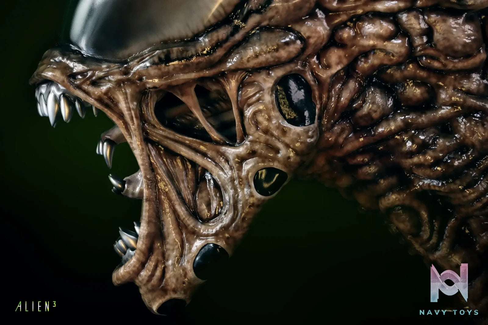 Deep Tale Studio – Life-Size Dog Alien Bust Alien