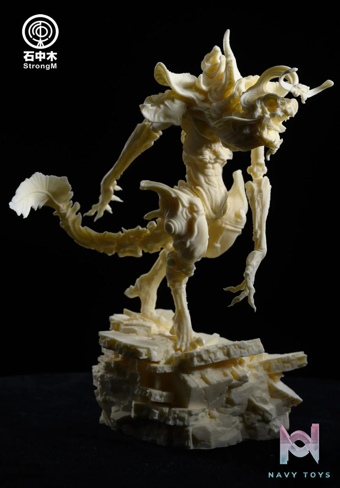 StrongM Studio – StrongM BU GARAGE KIT ver Statue White Model (Licensed)