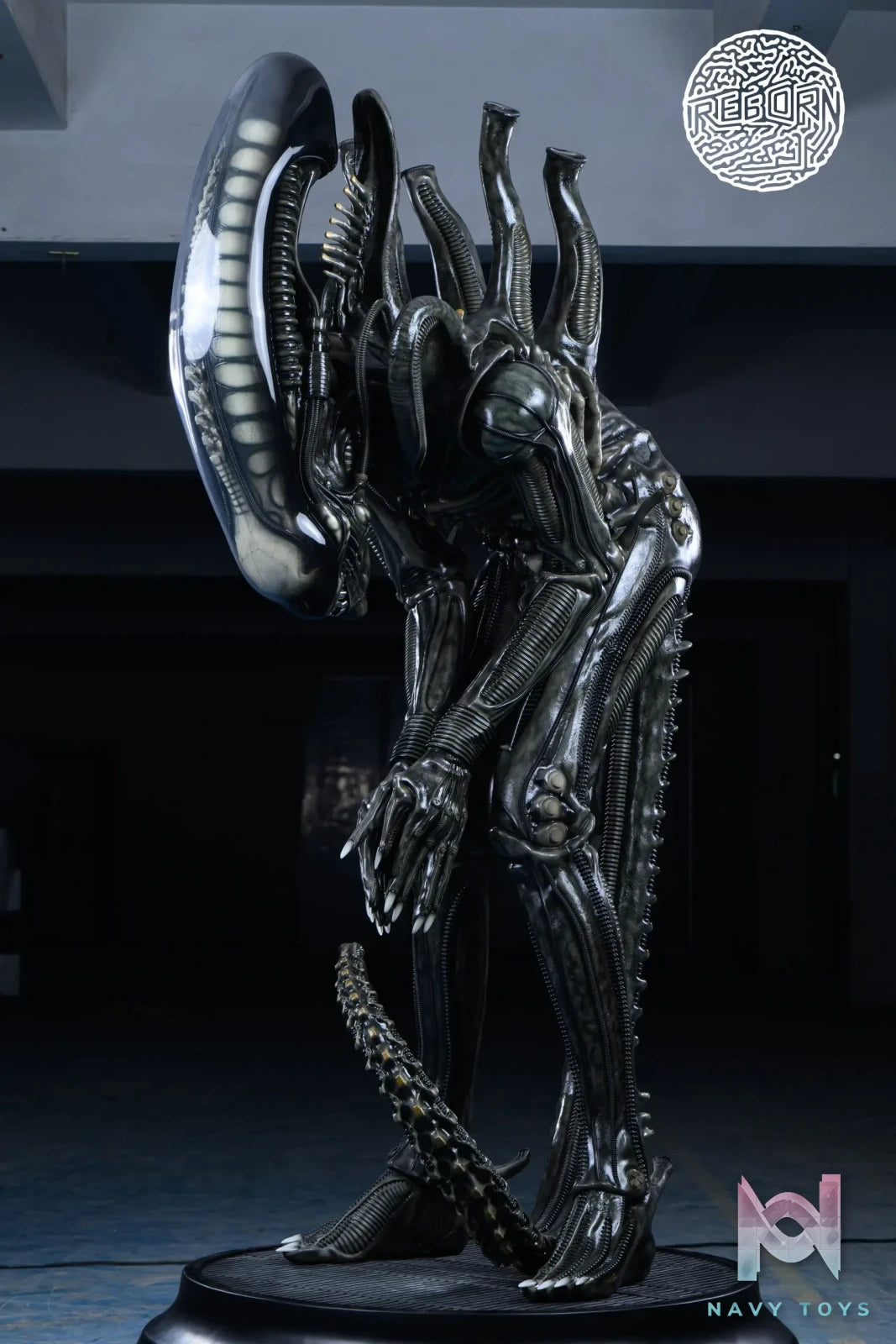 Reborn Studio – Alien Bowing Alien