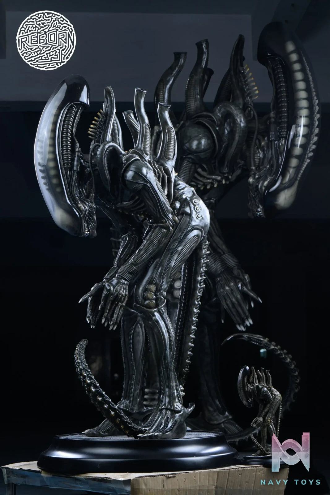 Reborn Studio – Alien Bowing Alien