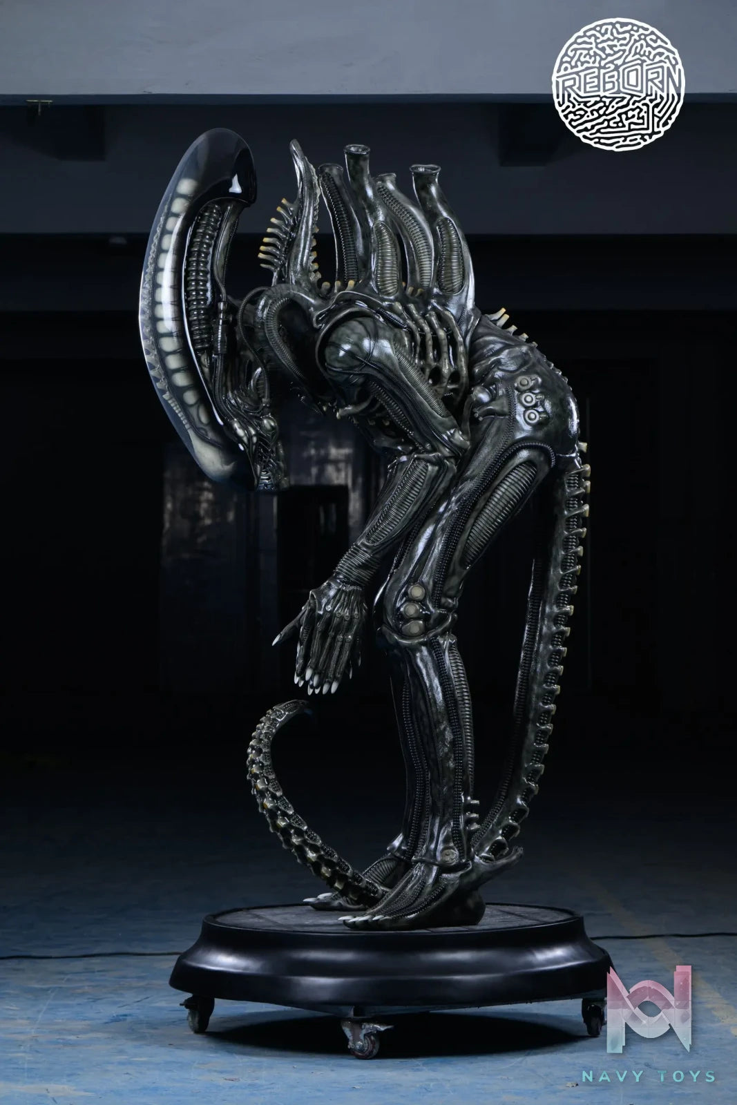 Reborn Studio – Alien Bowing Alien