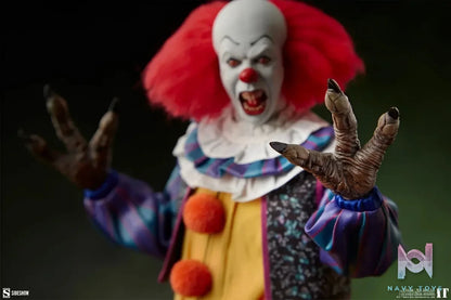 Sideshow Collectibles – It (1990) Pennywise 1/6 Scale Action Figure 100479 (Licensed)