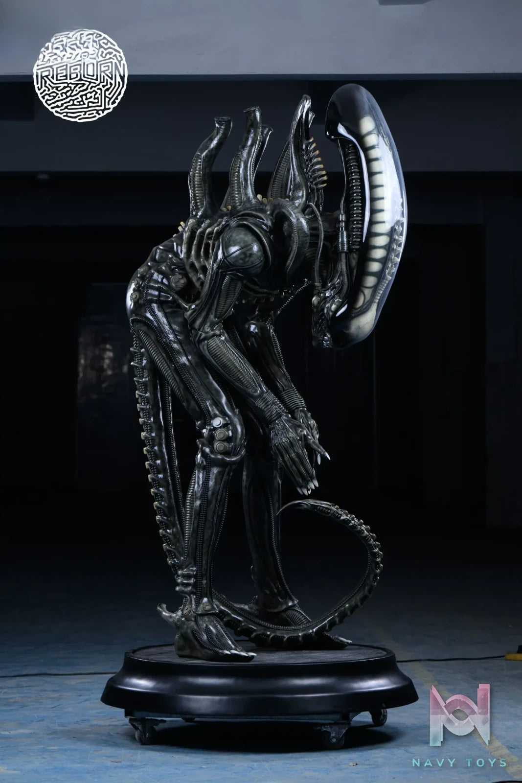 Reborn Studio – Alien Bowing Alien