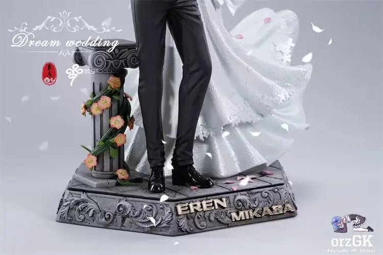 LC Studio - Attack on Titan Eren Yeager & Mikasa Ackerman Wedding resin statue Navy Toys anime figure