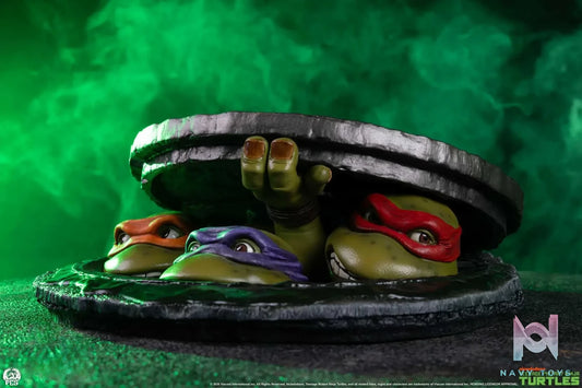 Premium Collectibles Studio – Teenage Mutant Ninja Turtles (1990) Underground (Tabletop Edition) 1/4 Scale Diorama Statue TMNTDIO14 (Licensed)