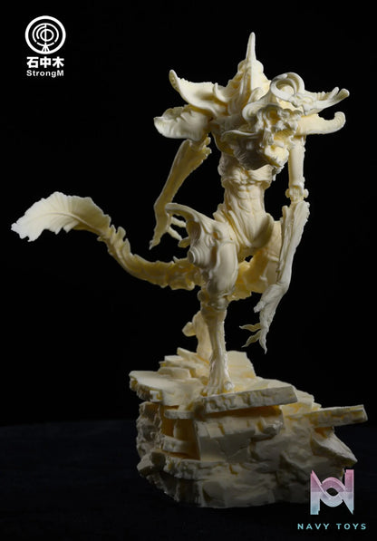 StrongM Studio – StrongM BU GARAGE KIT ver Statue White Model (Licensed)