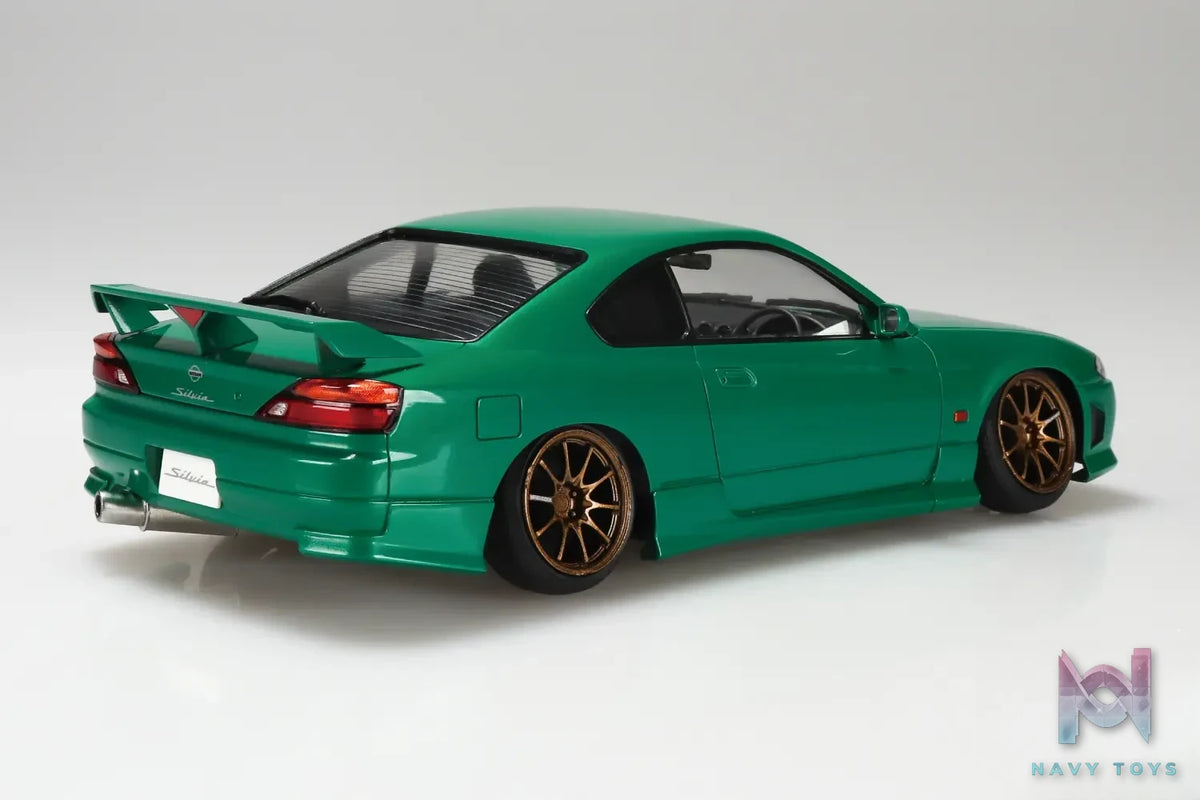 AOSHIMA – 1/24 Scale Car Model #11 (Licensed)