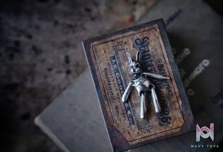 Raven Studio (silver jewelry) – Original Design “Desperate Rabbit” Pendant Original