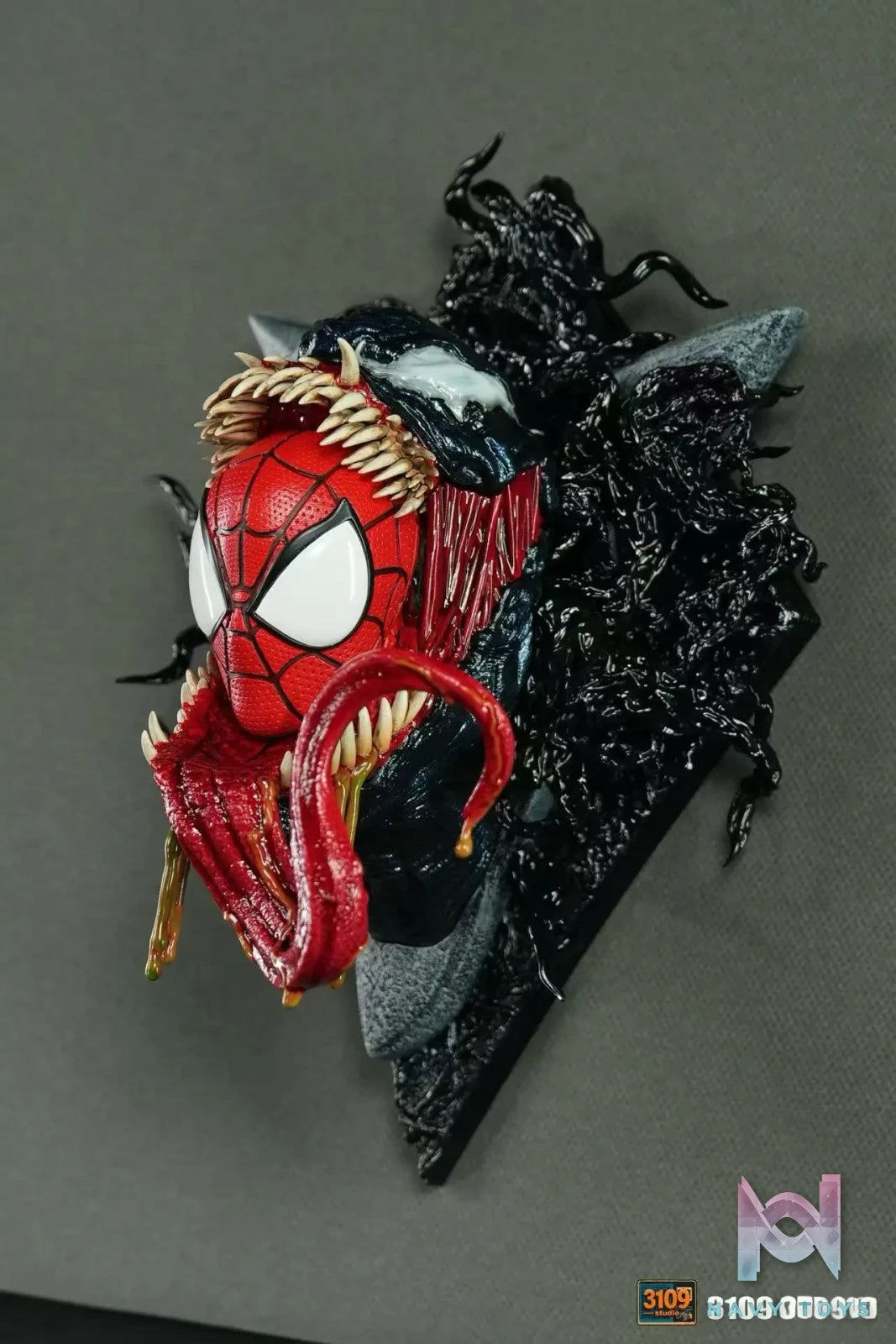 3109 Studio – Spider-Man Venom Wall-Mounted Dual Scale Spider-Man