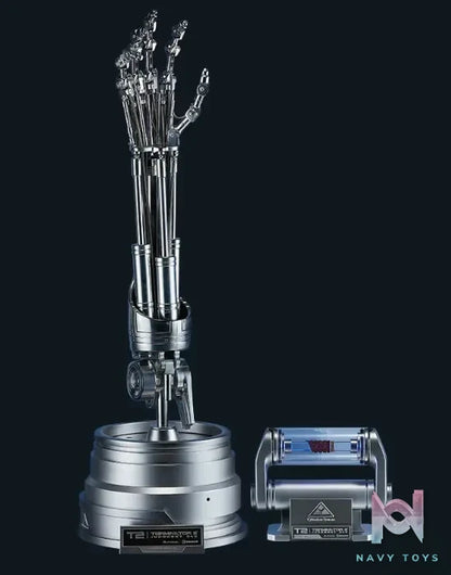 Sideshow Collectibles – Terminator T-800 Endoskeleton Arm and Brain Chip (Licensed)