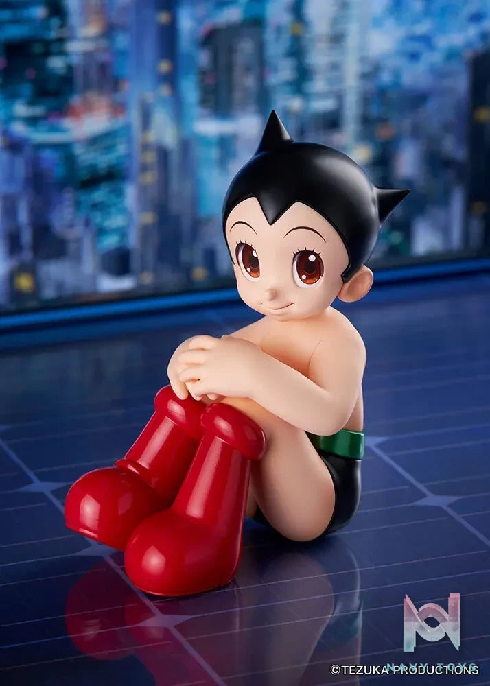 QuesQ – Astro Boy Figure (Licensed)