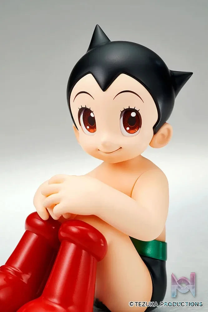 QuesQ – Astro Boy Figure (Licensed)