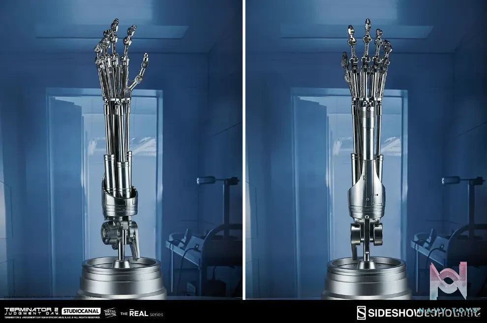 Sideshow Collectibles – Terminator T-800 Endoskeleton Arm and Brain Chip (Licensed)
