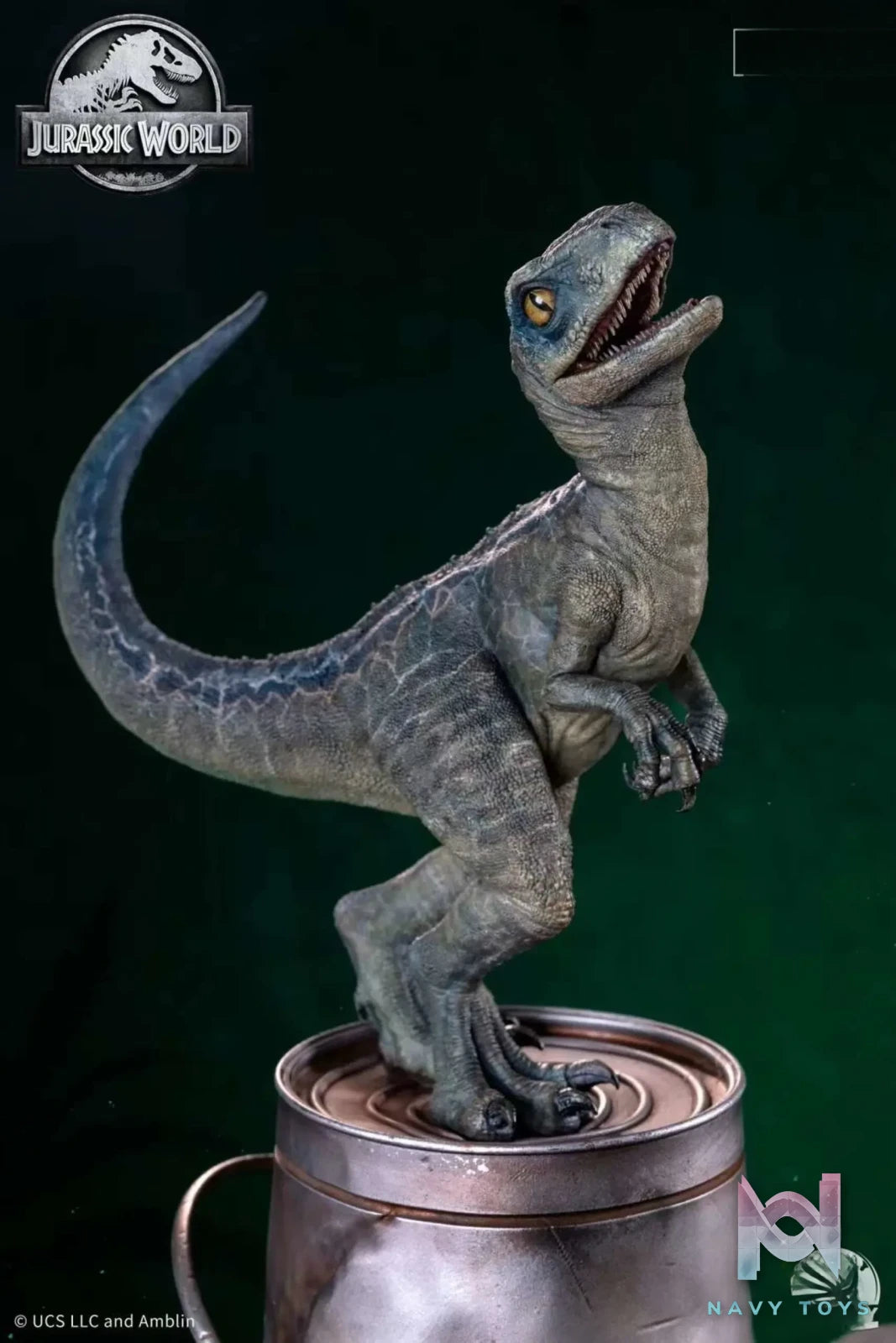 INFINITY Studio – Jurassic World 2 Owen Grady & Little Blue (Licensed)