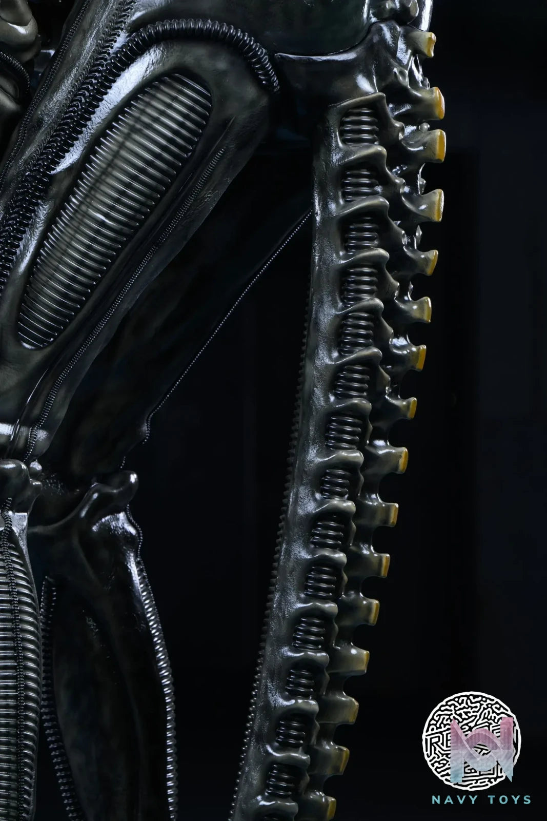 Reborn Studio – Alien Bowing Alien