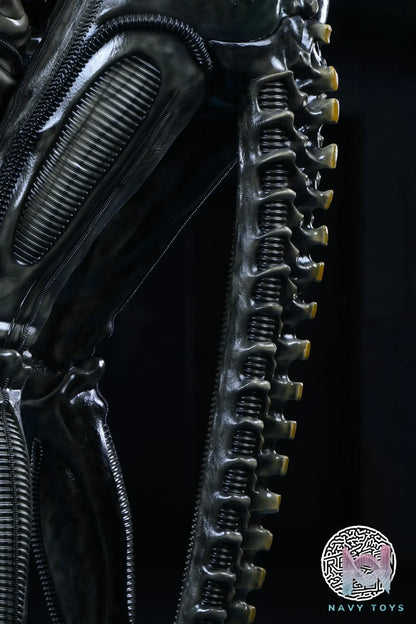 Reborn Studio – Alien Bowing Alien