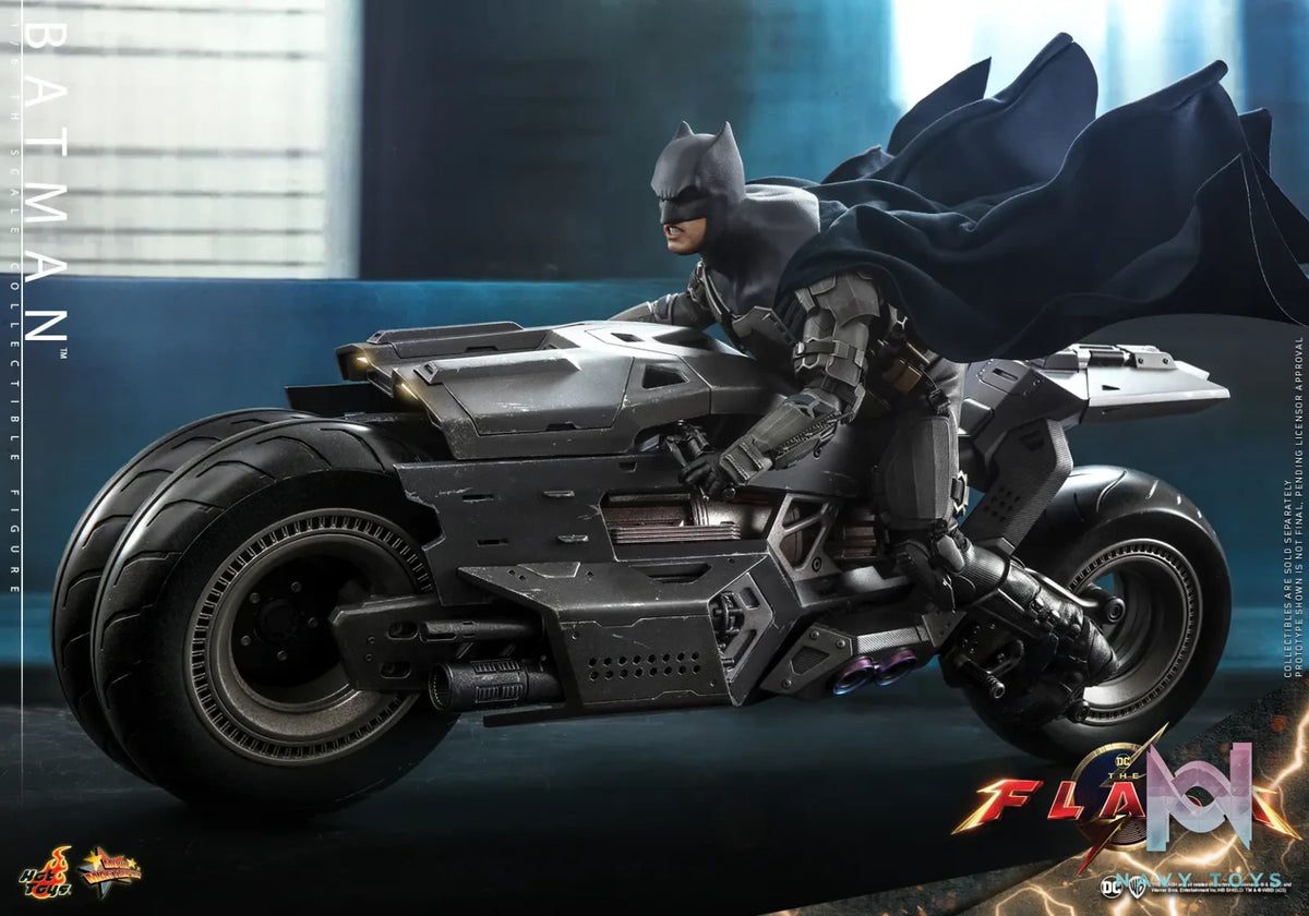 Hottoys – The Flash – Batman and Batcycle – 1/6th Scale MMS703 MMS704 MMS705 (Licensed)