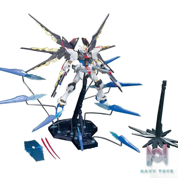 BANDAI – Bandai MG Strike Freedom Gundam Premium Edition Plastic Model Kit (Licensed)