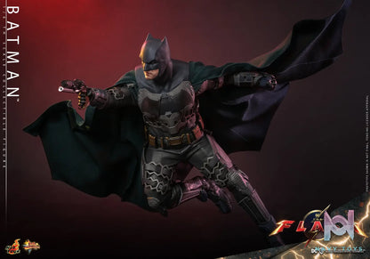Hottoys – The Flash – Batman and Batcycle – 1/6th Scale MMS703 MMS704 MMS705 (Licensed)