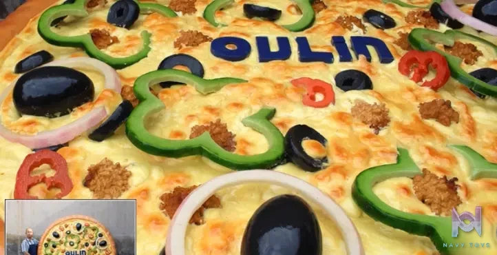 Royal Craftsman Studio – Simulation large pizza model Large Scale Sculpture