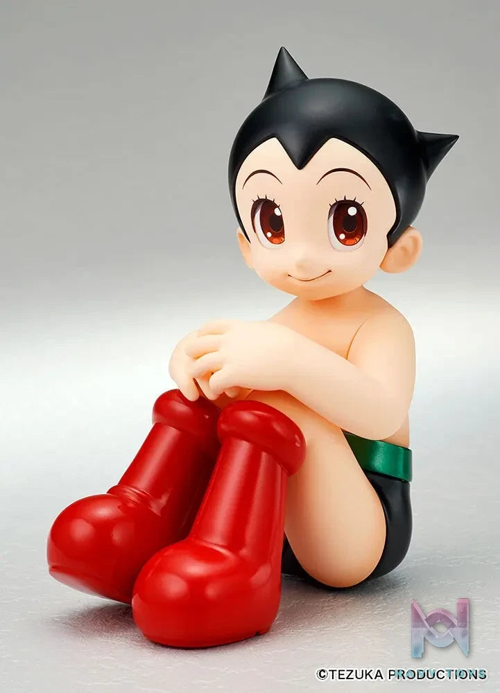 QuesQ – Astro Boy Figure (Licensed)