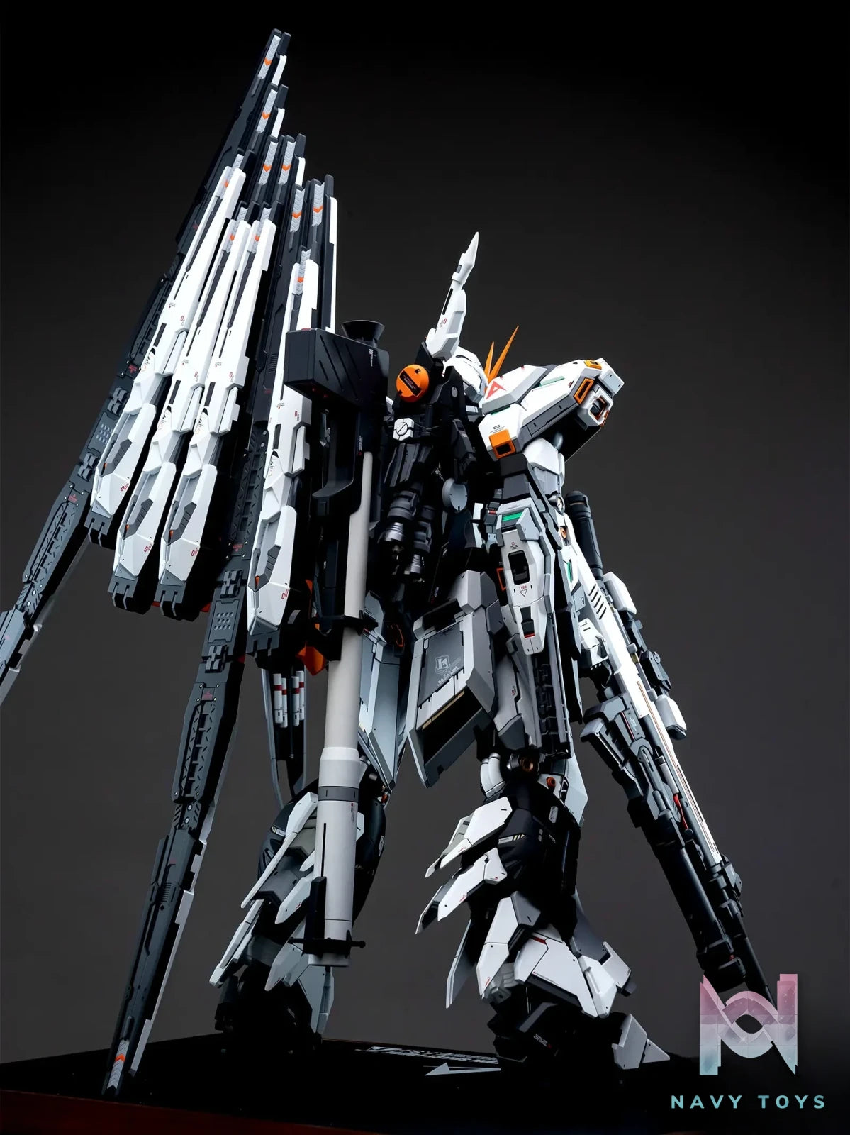 XXTOYS Studio – Gundam Series 1/60 93-RX NU Gundam