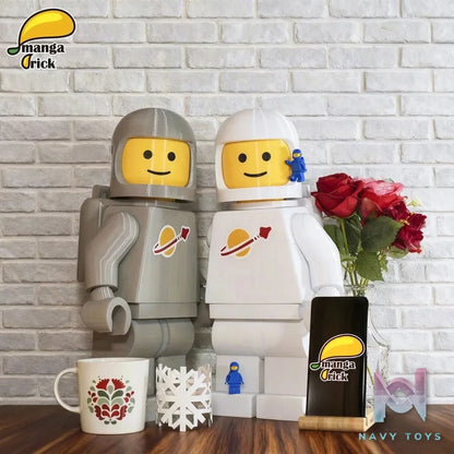 LEYILEBRICK Studio – Astronaut Ten Times Bigger Original