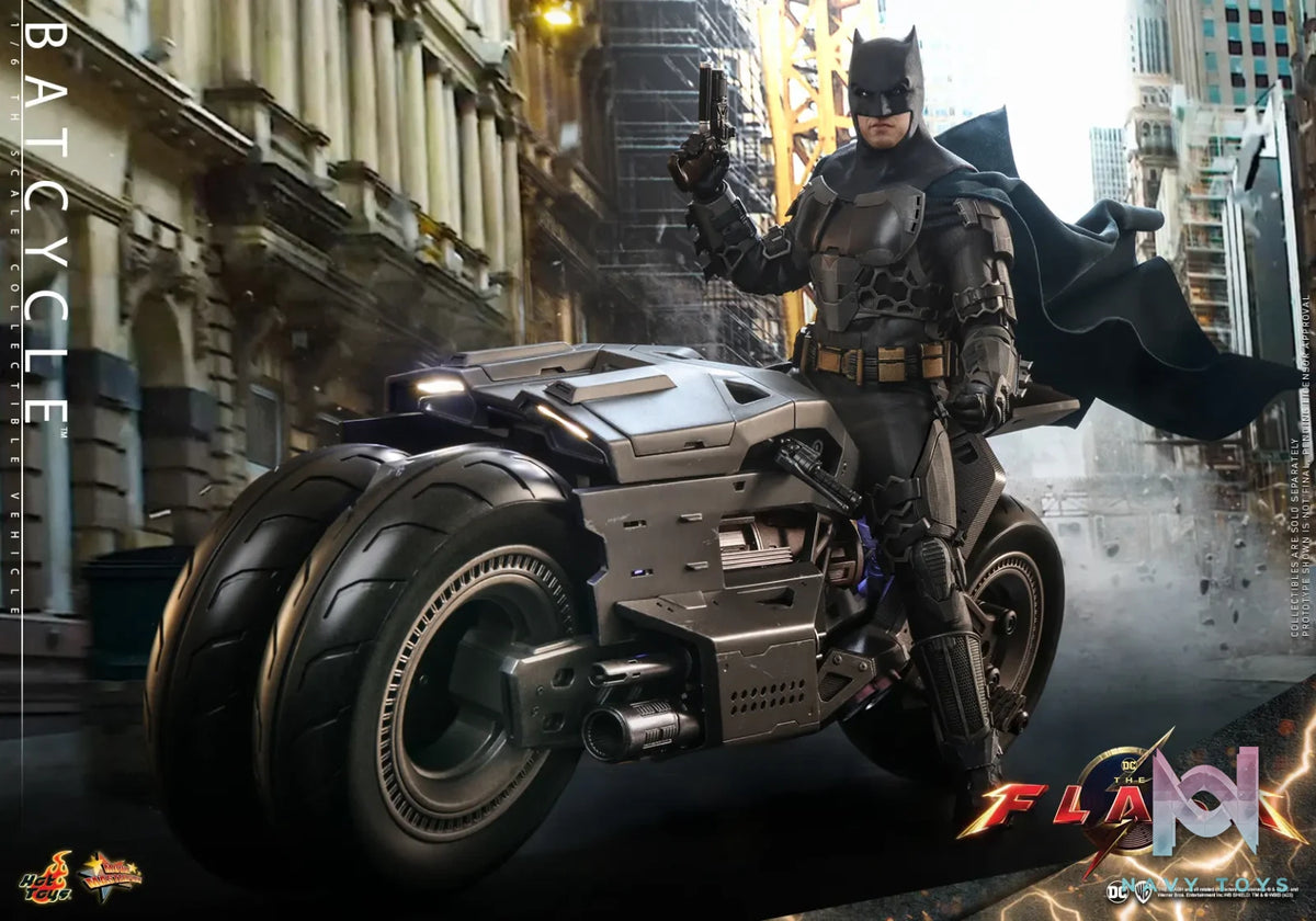Hottoys – The Flash – Batman and Batcycle – 1/6th Scale MMS703 MMS704 MMS705 (Licensed)