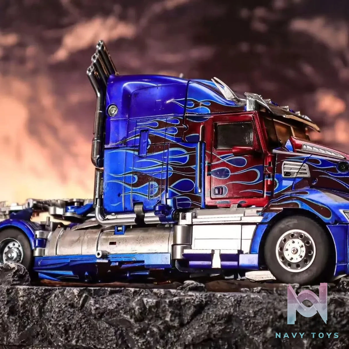 AAT Studio – AAT-02M King of Kavaliers Optimus Prime Metallic Version Transformers