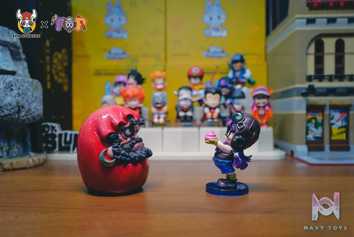 ZOR Studio – Arale Series 002 Holding Poop Dr. Slump