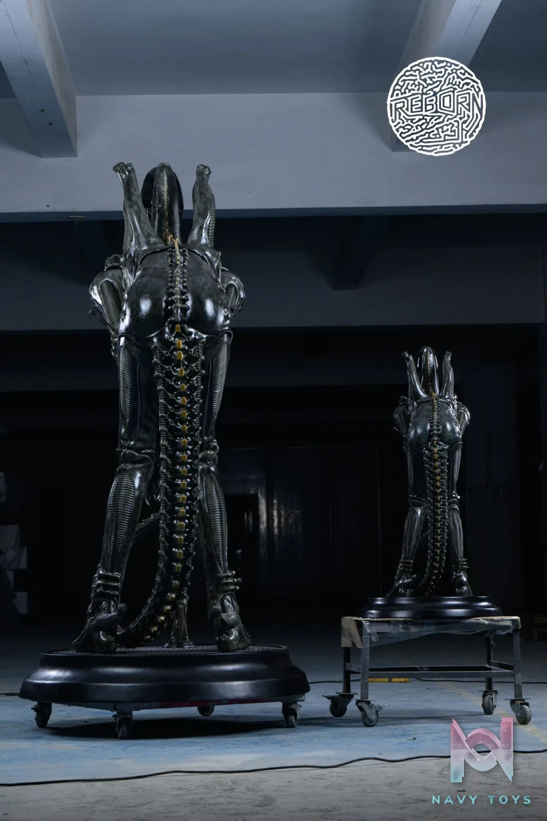 Reborn Studio – Alien Bowing Alien