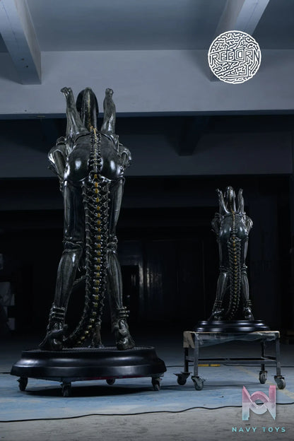 Reborn Studio – Alien Bowing Alien