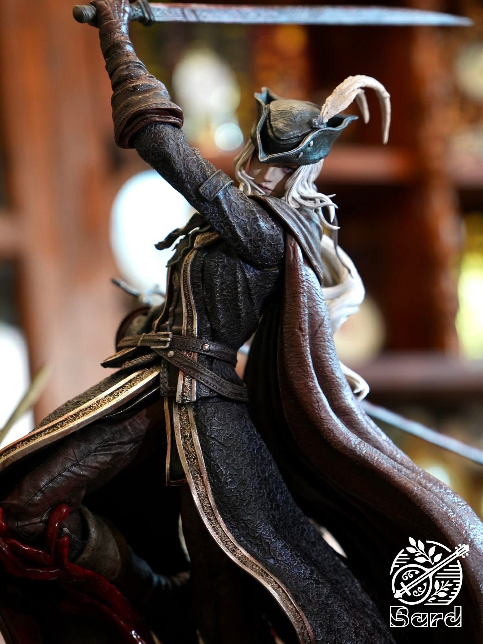 Lady Maria vs Hunter resin statue Bard studio anime figure