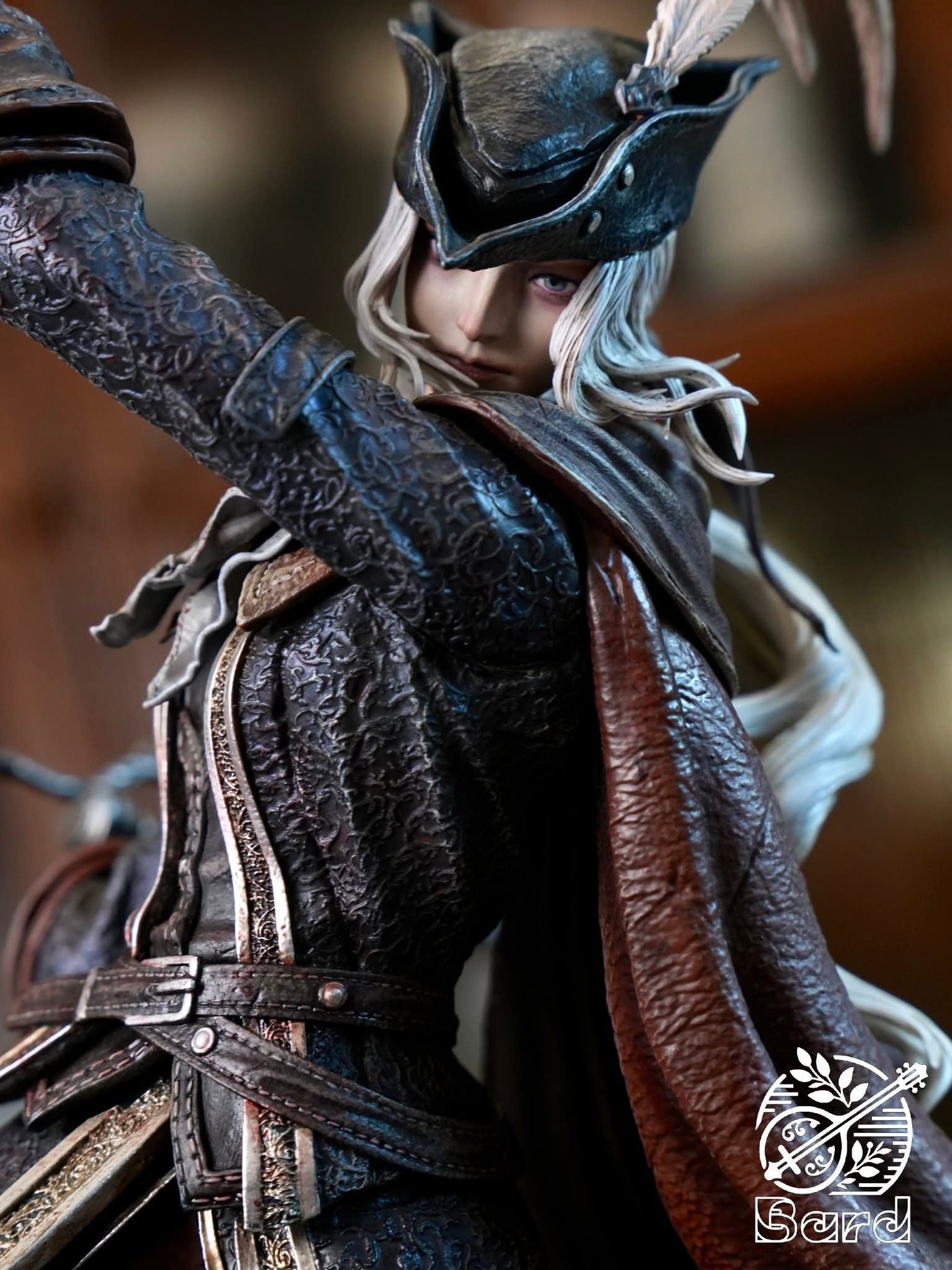 Lady Maria vs Hunter resin statue Bard studio anime figure