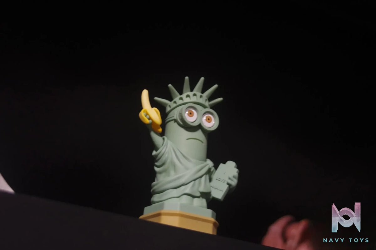 COP Studio – Despicable Me Minions Cos Statue of Liberty