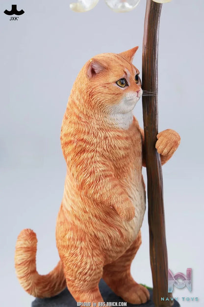 JXK – Lily of the Valley Reflecting a Cat JXK342 (Licensed)
