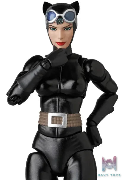 MEDICOM TOY – Mafex Batman Hush Comic Version Catwoman Action Figure (Licensed)