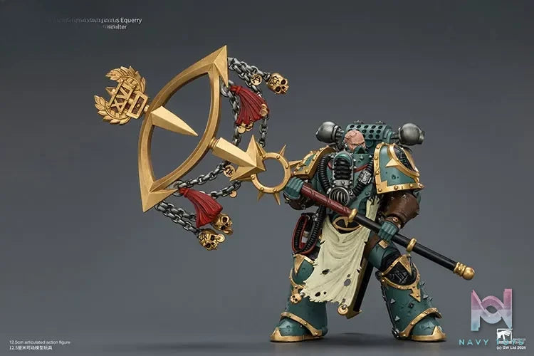 JOYTOY – Sons of Horus Maloghurst the Twisted, the Warmaster’s Equerry with Legion Standard and Banestrike Bolter JT04339 (Licensed)